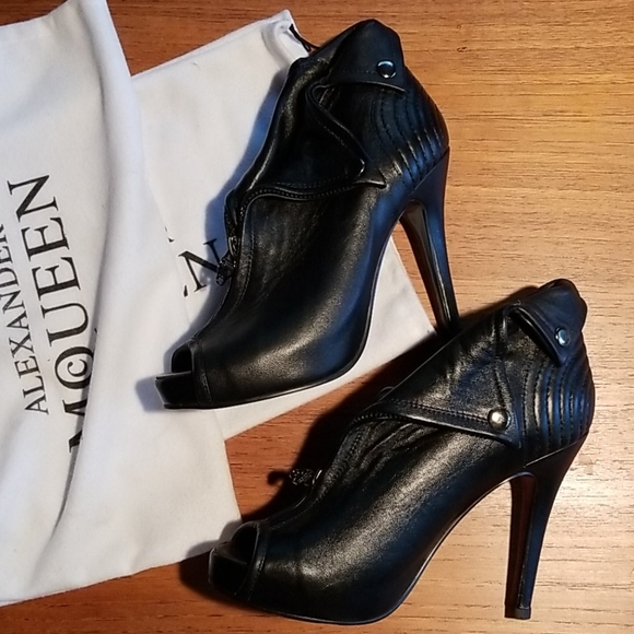 Wonderful shoes Alexander McQueen with 2 dust bags - Picture 2 of 11